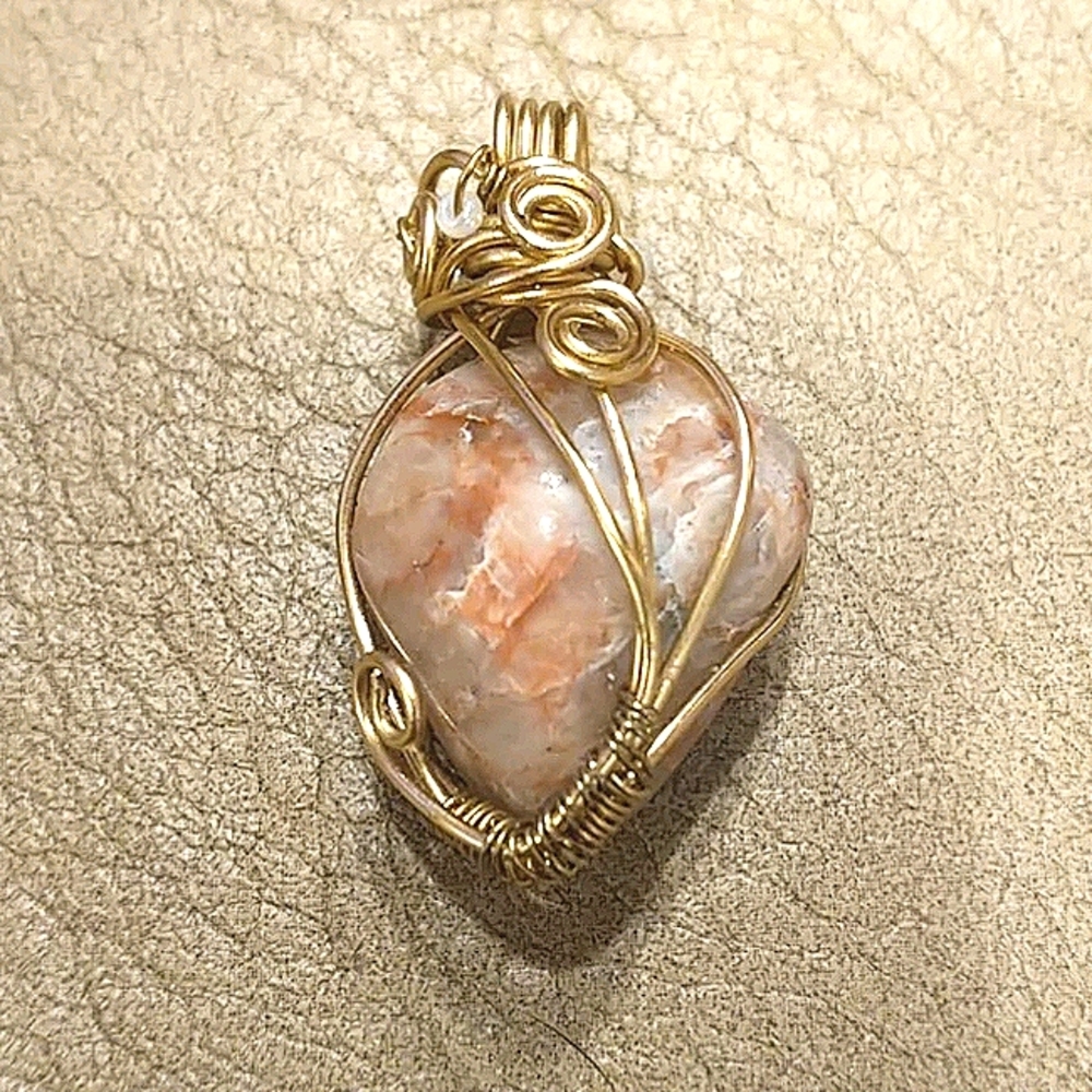 🇨🇦 Wire Wrapped Polished Stone Pendant